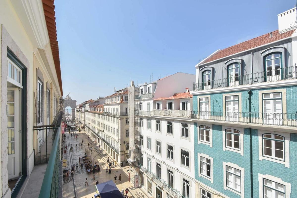 One-Bedroom Apartment Balcony City View