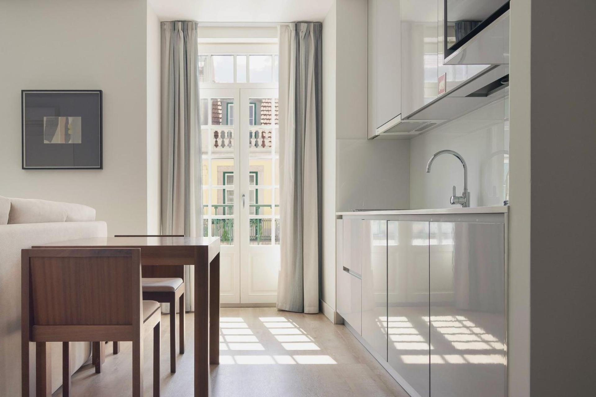 One-Bedroom Apartment Balcony City View