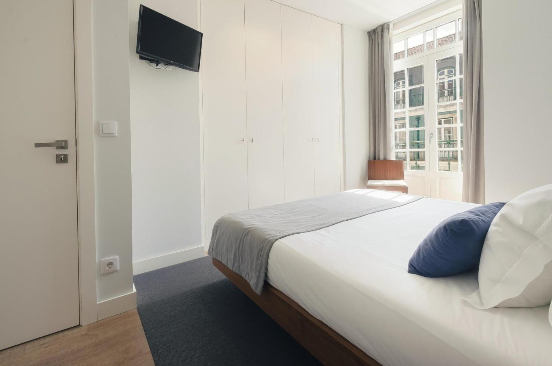 One-Bedroom Apartment Balcony City View