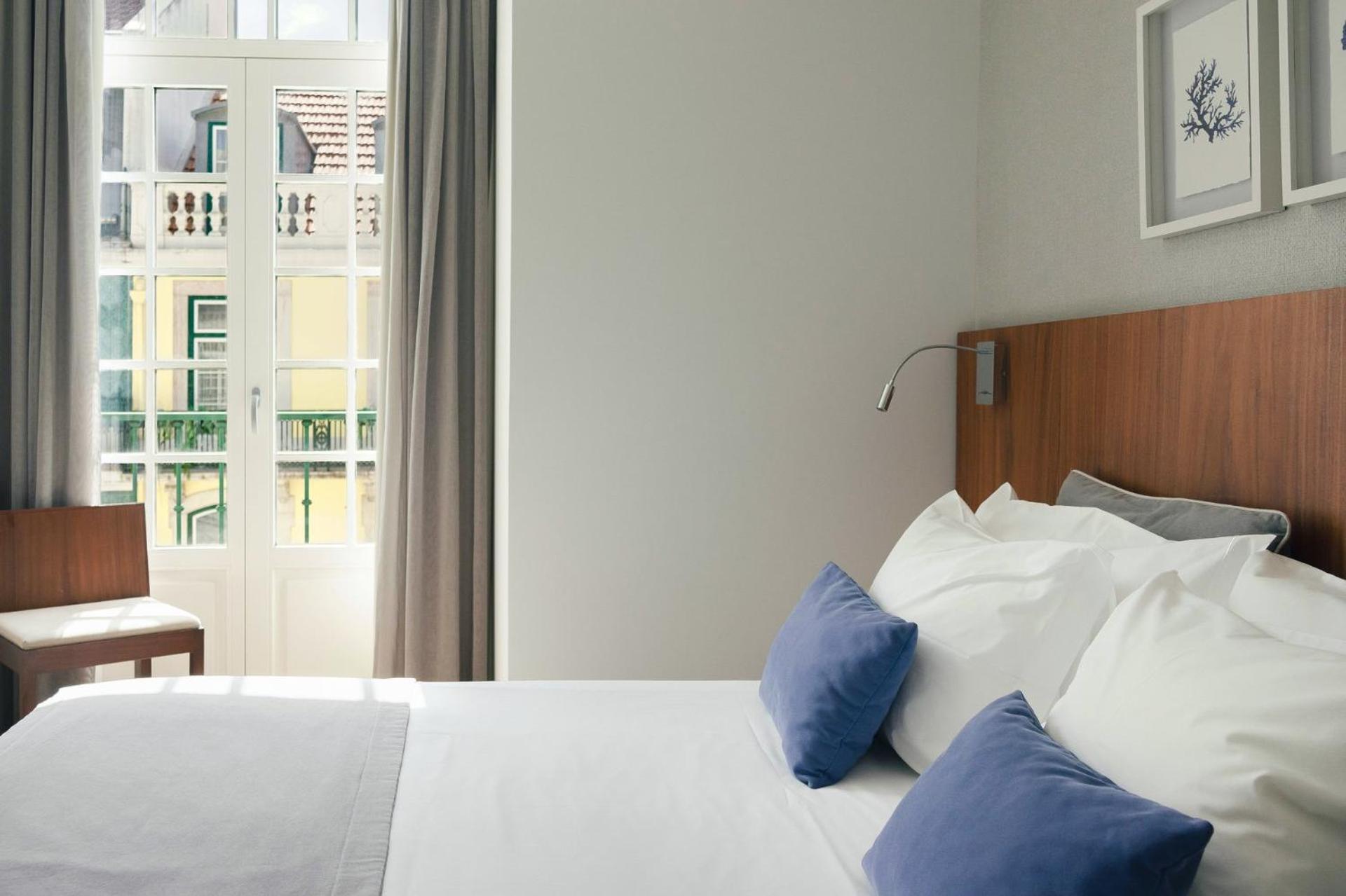 One-Bedroom Apartment Balcony City View