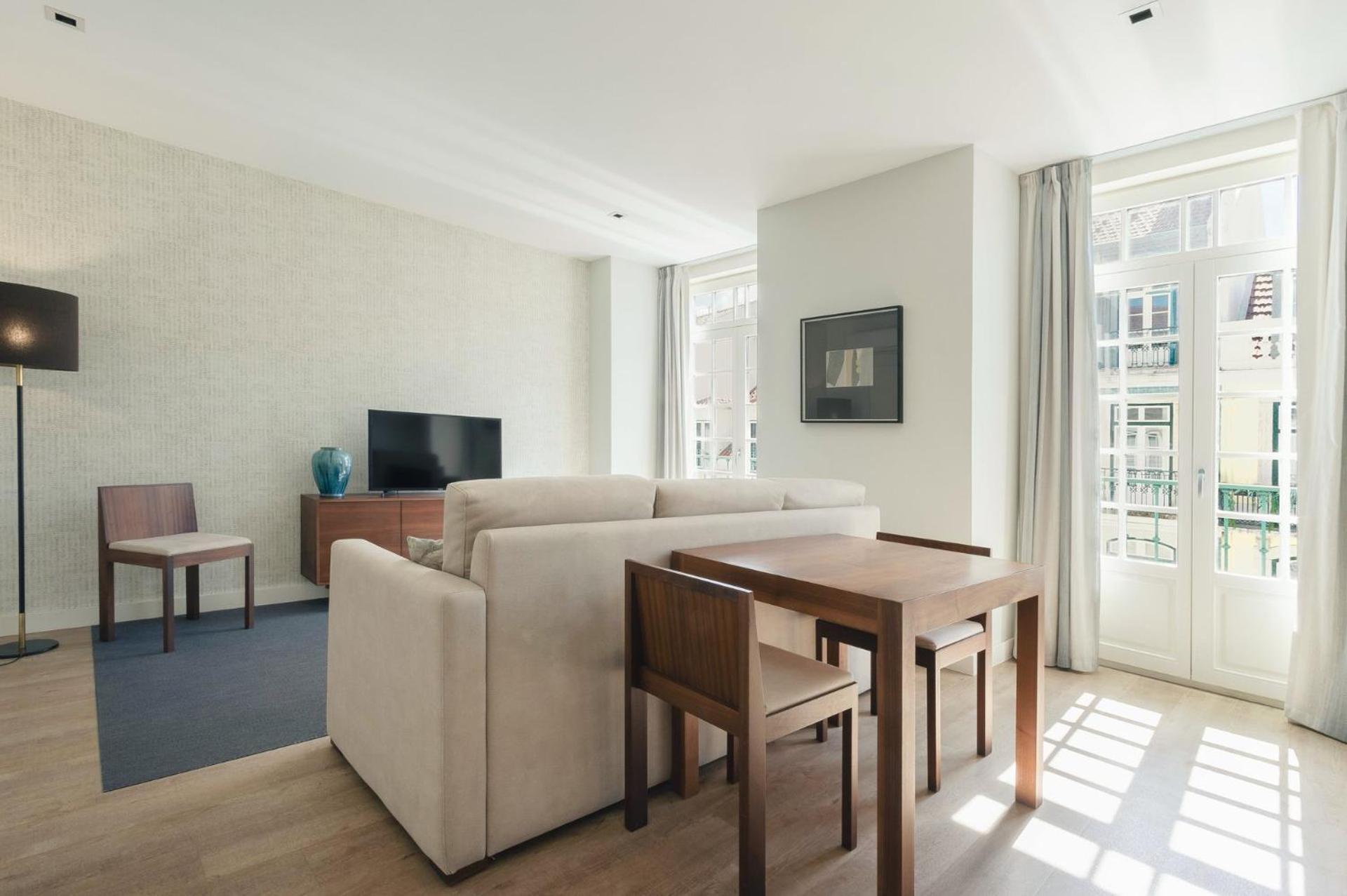 One-Bedroom Apartment Balcony City View