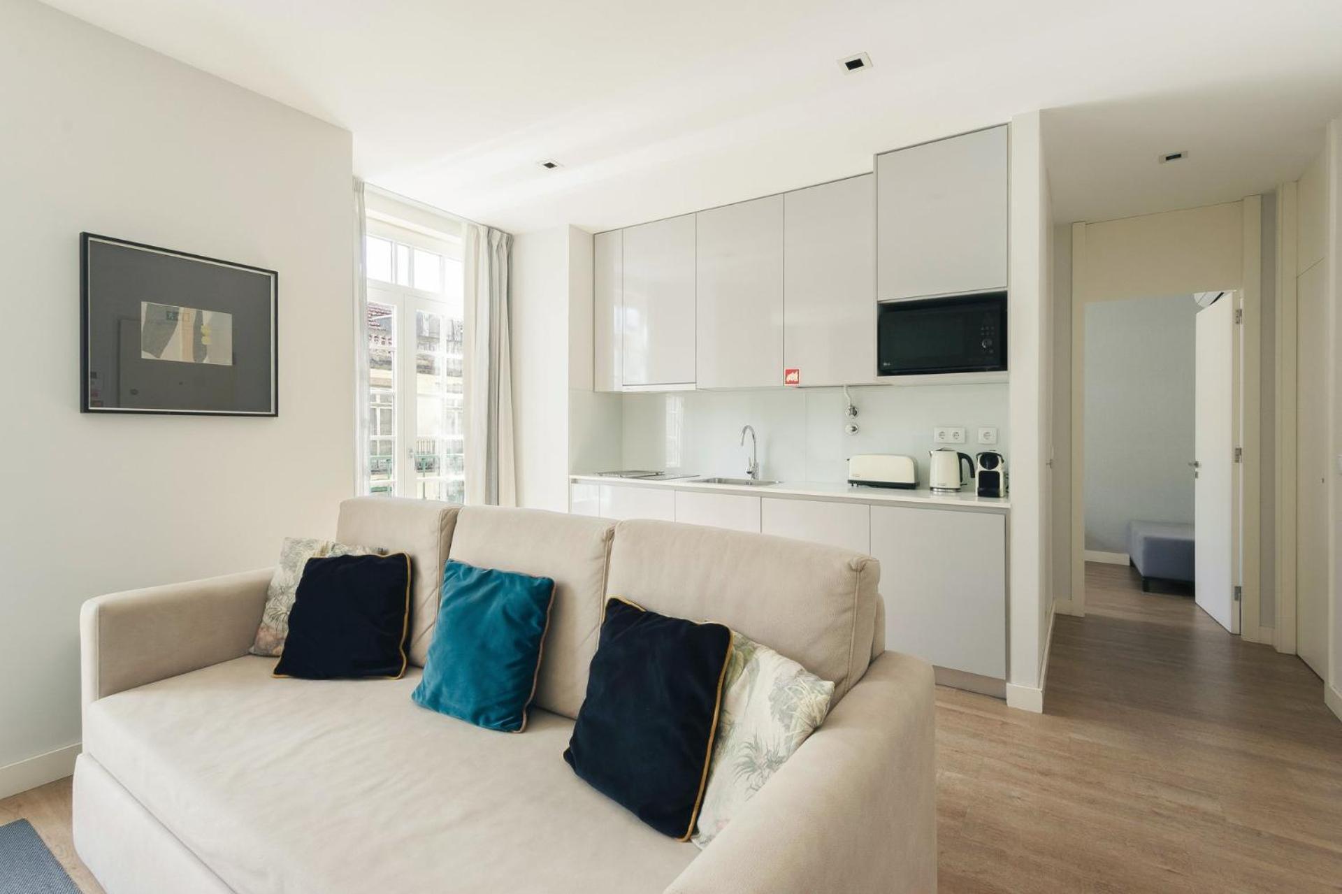 One-Bedroom Apartment Balcony City View