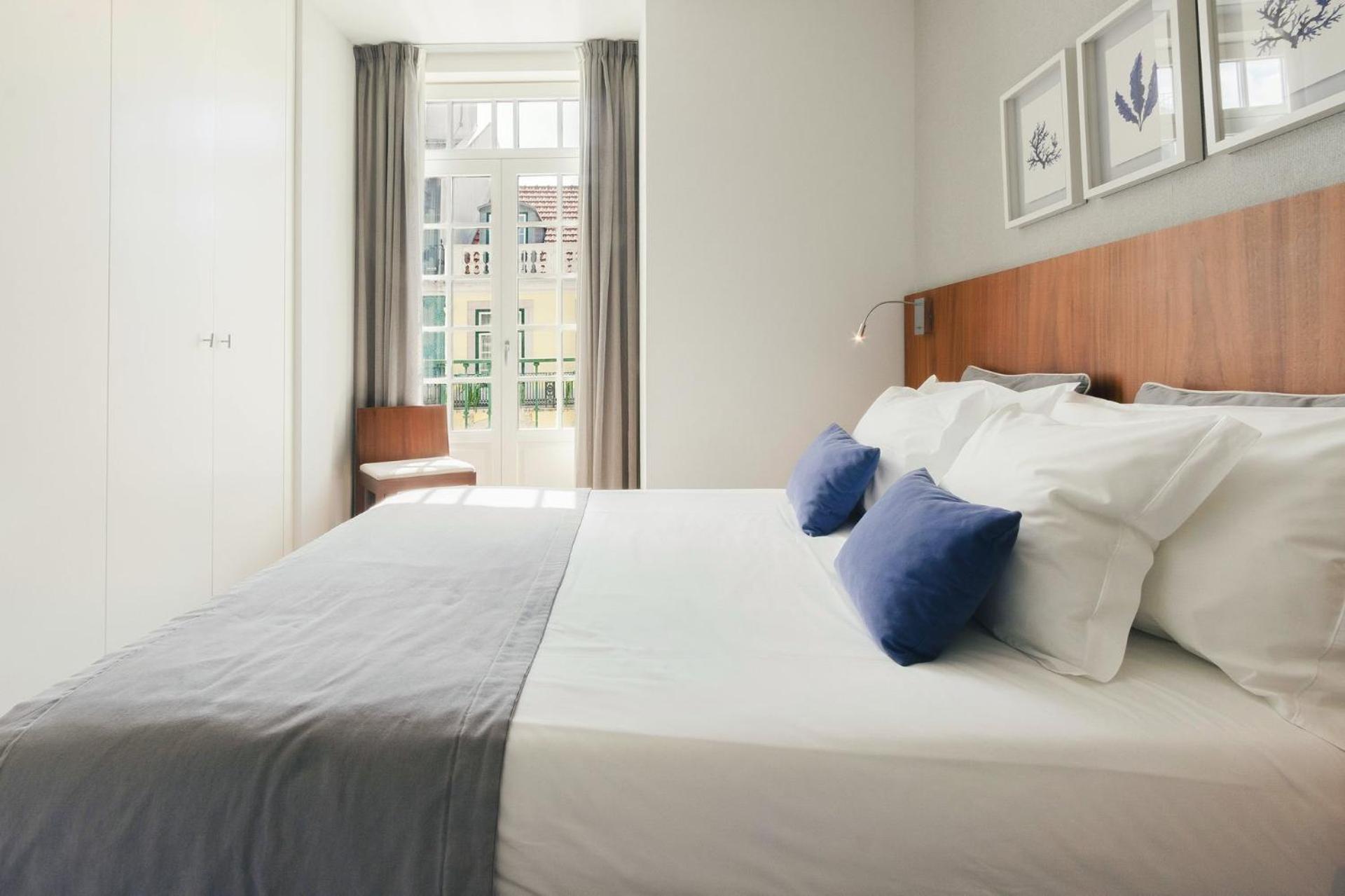 One-Bedroom Apartment Balcony City View