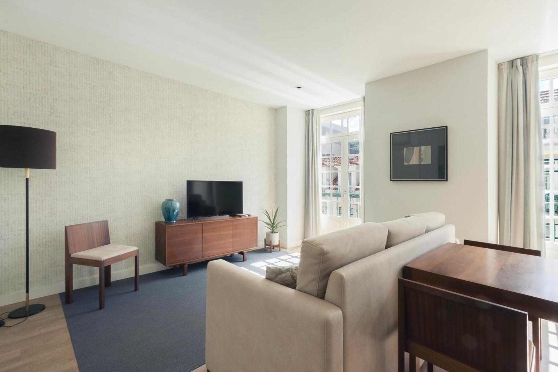One-Bedroom Apartment Balcony City View